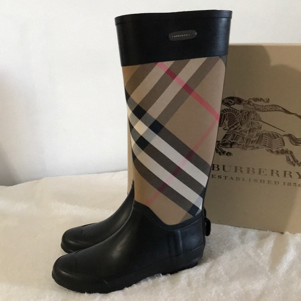 Burberry rain boots. Good used condition. Condition as pictured. No box Included